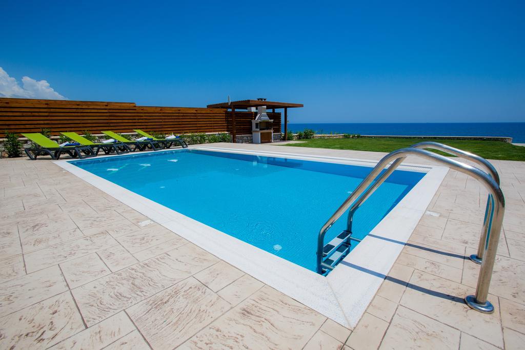 Antonoglou Beach Villas - Waterfront Luxury Retreat لاخنيا الغرفة الصورة